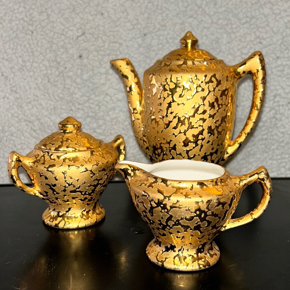 Elegant Gold Tea Set